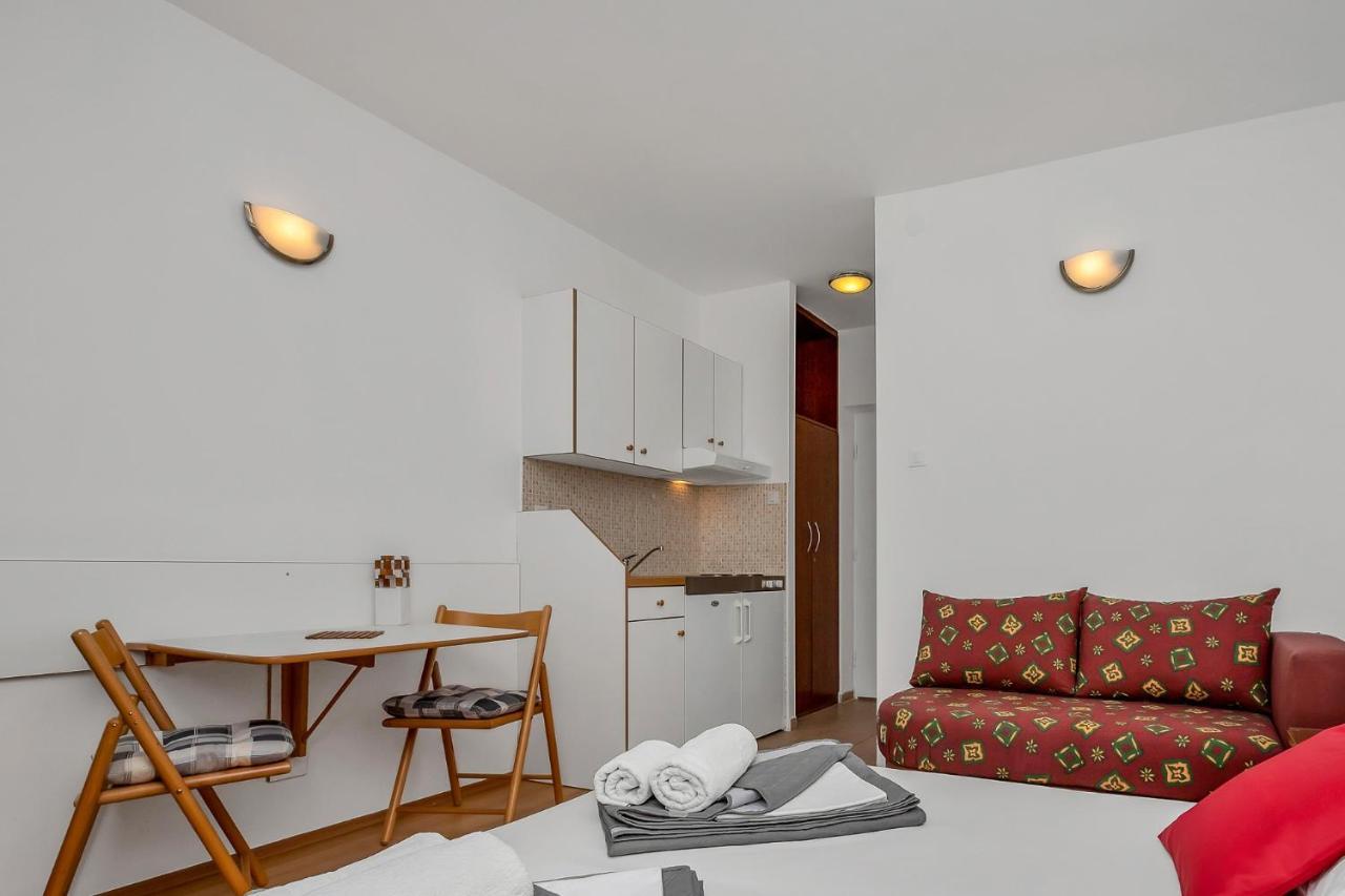 Apartments And Rooms By The Sea Baska Voda, Makarska - 2578 Buitenkant foto