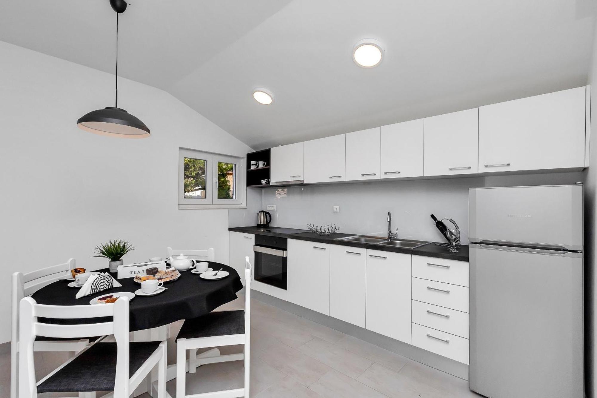 Apartments And Rooms By The Sea Baska Voda, Makarska - 2578 Buitenkant foto