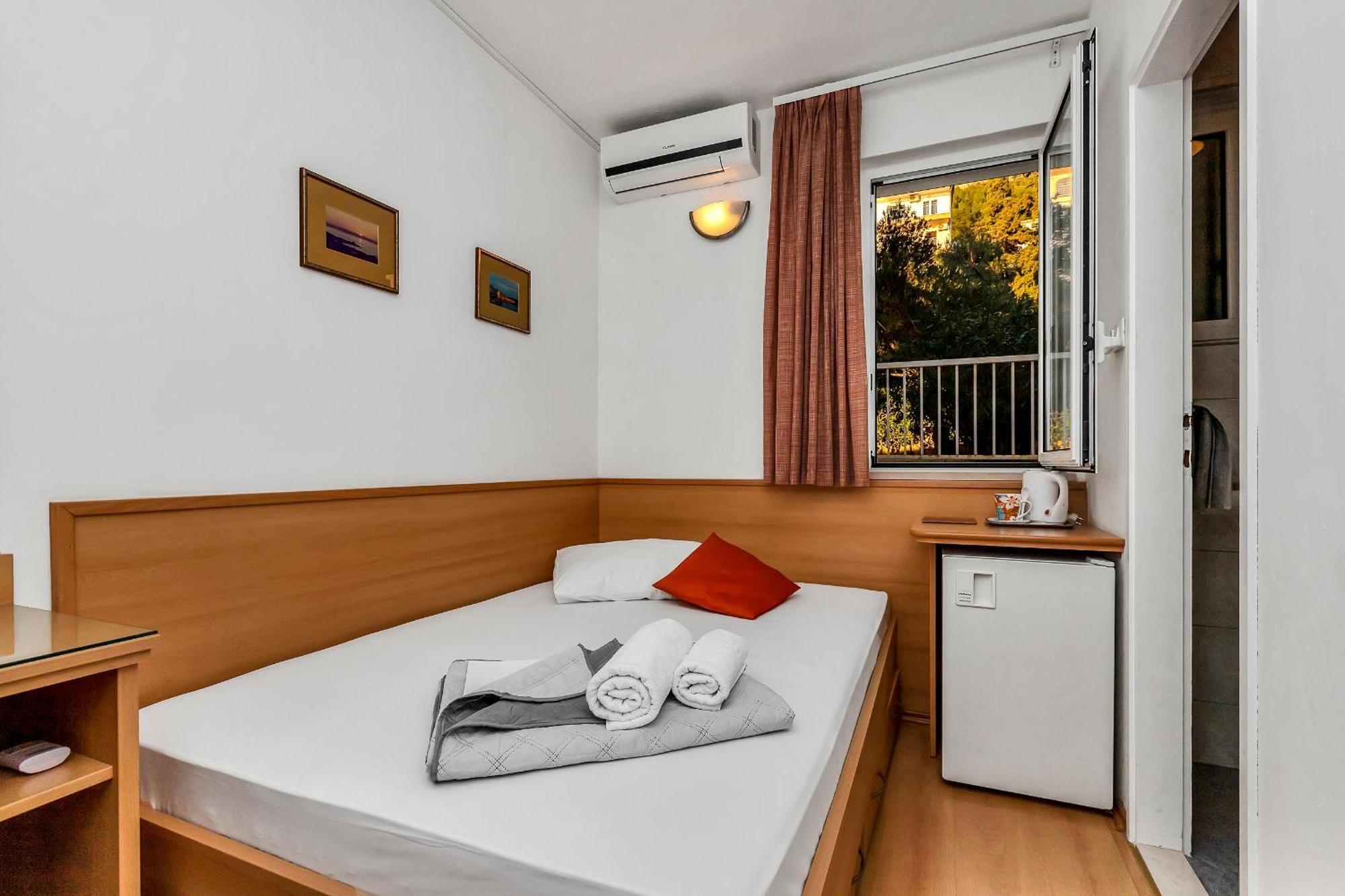 Apartments And Rooms By The Sea Baska Voda, Makarska - 2578 Buitenkant foto